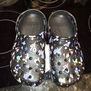 CROCS Disneyland 70